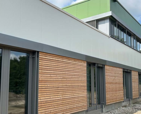 Logistikhalle für„Die Gemüsegärtner“ mit Rohstoff Lärchenholz