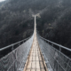 Mit Seilen überwinden Brücken auch die tiefsten Täler, wie hier am Monte Carasso in der Schweiz.